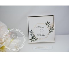 Μπομπονιέρα γάμου ξύλινο σουβέρ σε κουτί λευκό με εξωτερικό δέσιμο  & σχέδιο watercolour leaves