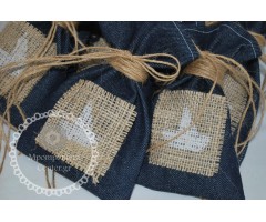 Μπομπονιέρα πουγκί τζιν με καραβάκι σε φυσικές αποχρώσεις του τζιν και λινάτσα
